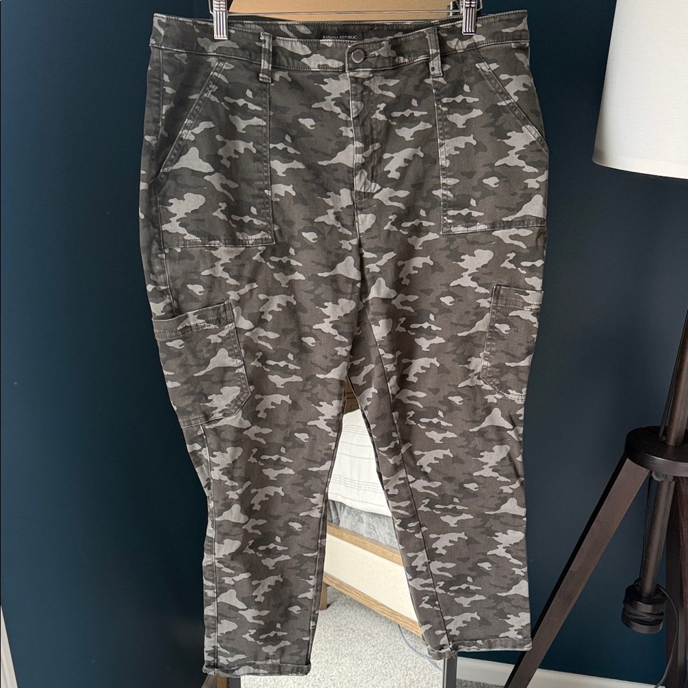 Banana Republic Gray Camouflage Cargo Pants